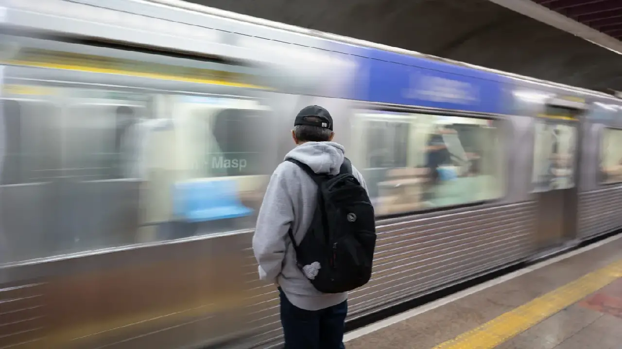 Agosto Lilás: Metrô de São Paulo mantém espaços para orientar e acolher mulheres vítimas de violência
