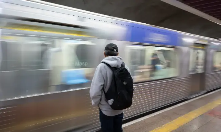 Agosto Lilás: Metrô de São Paulo mantém espaços para orientar e acolher mulheres vítimas de violência