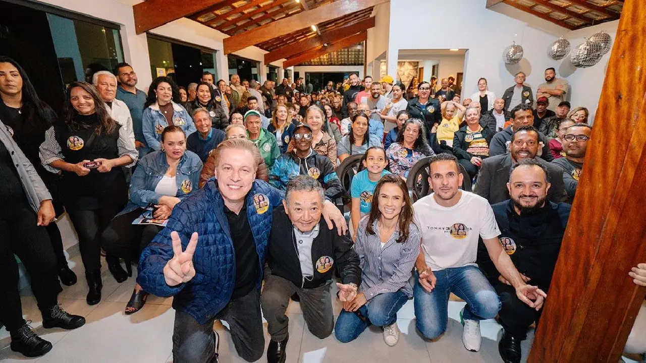 Ao lado do prefeito Dr. Sato, Igor Soares e Bruna Furlan anunciam recursos para revitalização do Figueirão, em Jandira