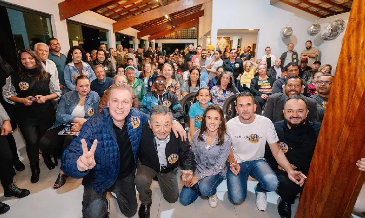 Ao lado do prefeito Dr. Sato, Igor Soares e Bruna Furlan anunciam recursos para revitalização do Figueirão, em Jandira