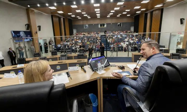 Encontro de escolas legislativas atrai mais de 200 pessoas em Barueri