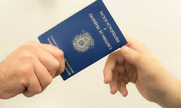PEC do fim da escala 6x1 propõe manter hora extra em dobro aos domingos; veja perguntas e respostas