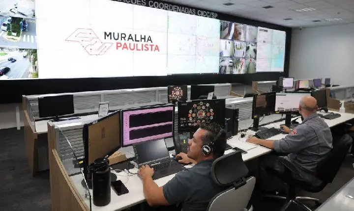 PM prende três procurados na Vila Belmiro e um no Allianz Parque, com ajuda do Muralha Paulista