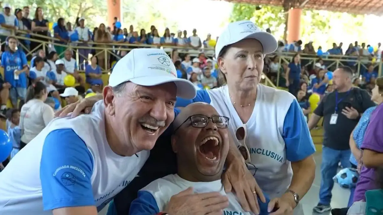 Prefeito de Barueri Beto Piteri participou da Caminhada Inclusiva no Parque Municipal Dom José