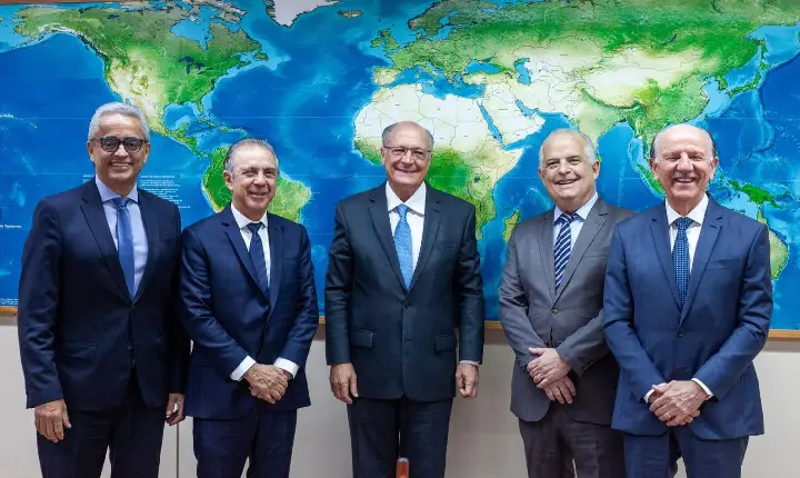 Rubens Furlan é recebido, em Brasília, pelo vice-presidente da república e pela cúpula nacional do PSB