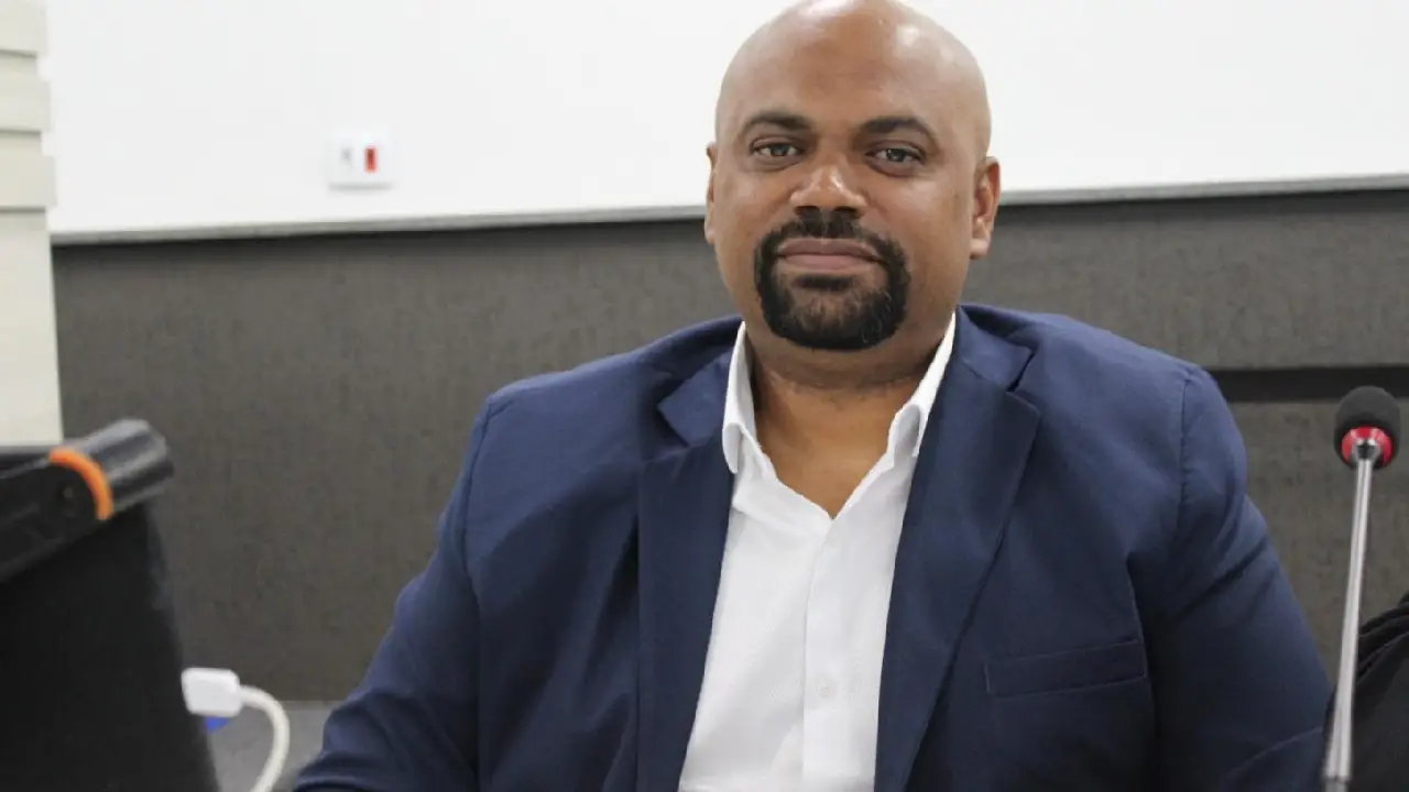 Vereador Arlen Santos pede a revitalização de praça do Jardim Maria Beatriz, em Carapicuíba