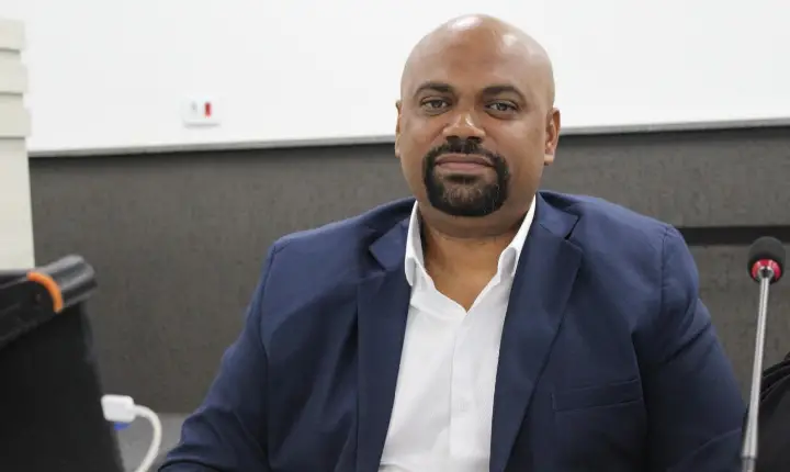 Vereador Arlen Santos pede a revitalização de praça do Jardim Maria Beatriz, em Carapicuíba