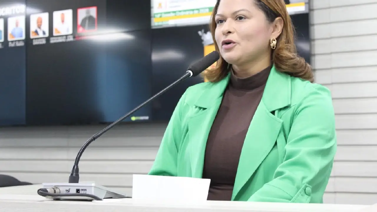 Vereadora Vanessa Maia pede atenção do Poder Público para a situação das escolas estaduais de Carapicuíba