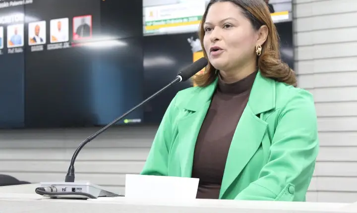 Vereadora Vanessa Maia pede atenção do Poder Público para a situação das escolas estaduais de Carapicuíba