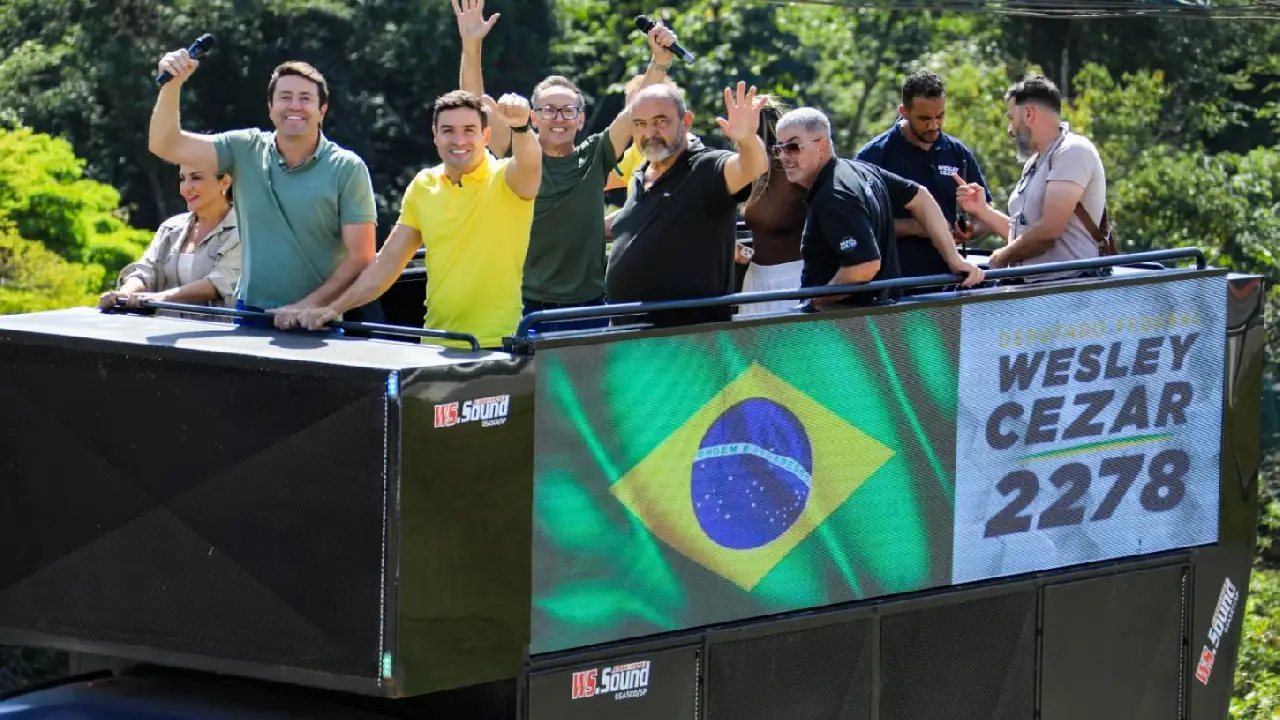 Wesley Cezar inicia campanha com grande carreata em Santana de Parnaíba