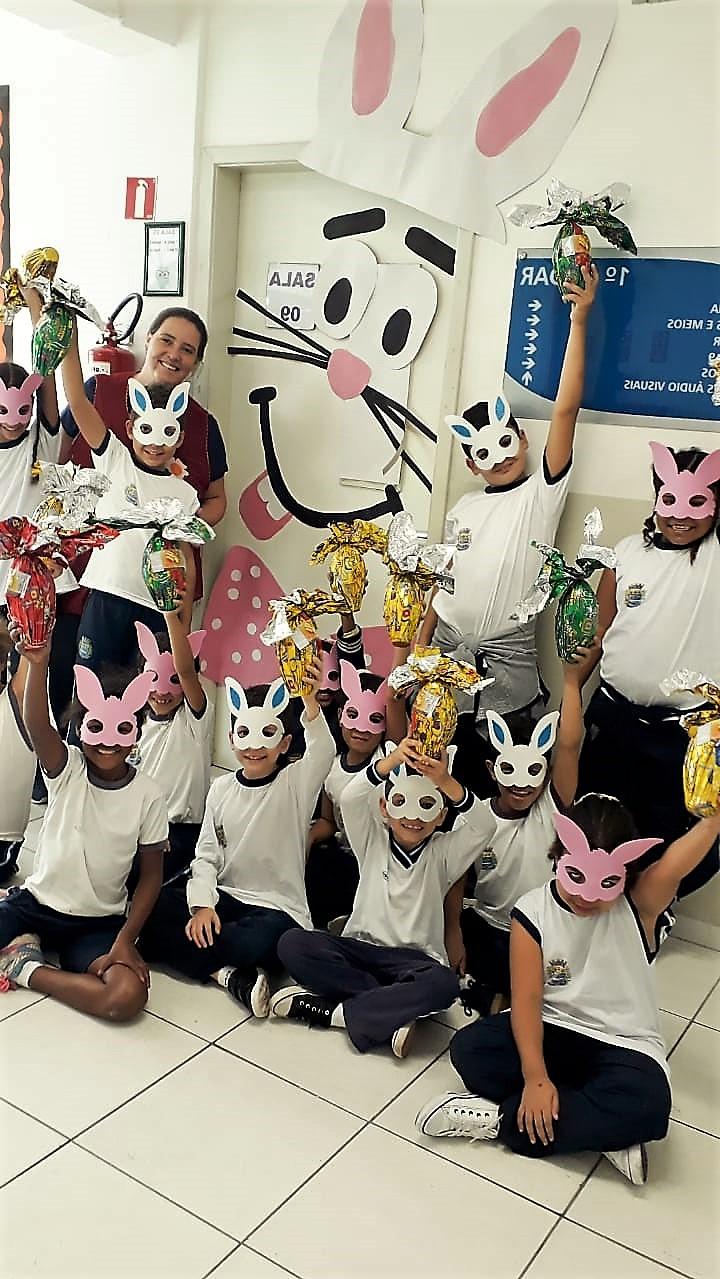 Estudantes da rede de Barueri recebem ovos de chocolate em comemoração à Pascoa