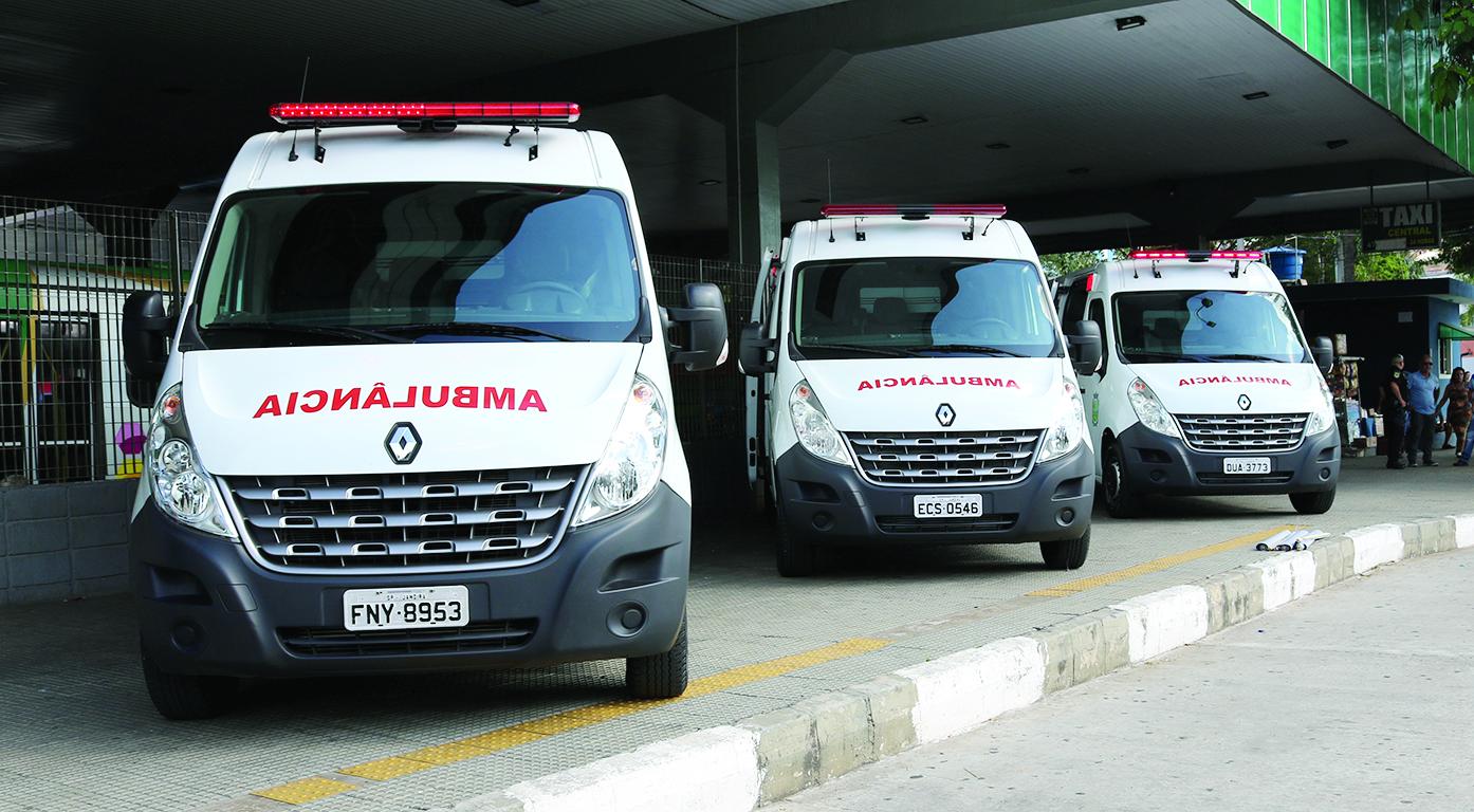 Prefeito Paulo Barufi e deputados entregam três novas ambulâncias