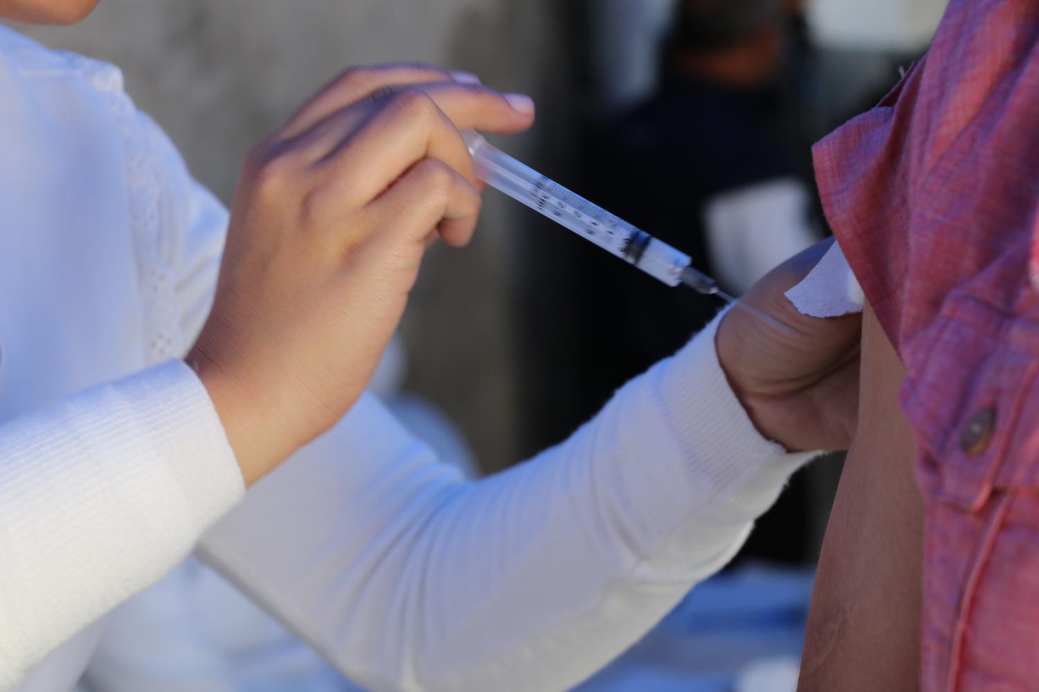 Vacinação contra a gripe está disponível para toda a população de Carapicuíba