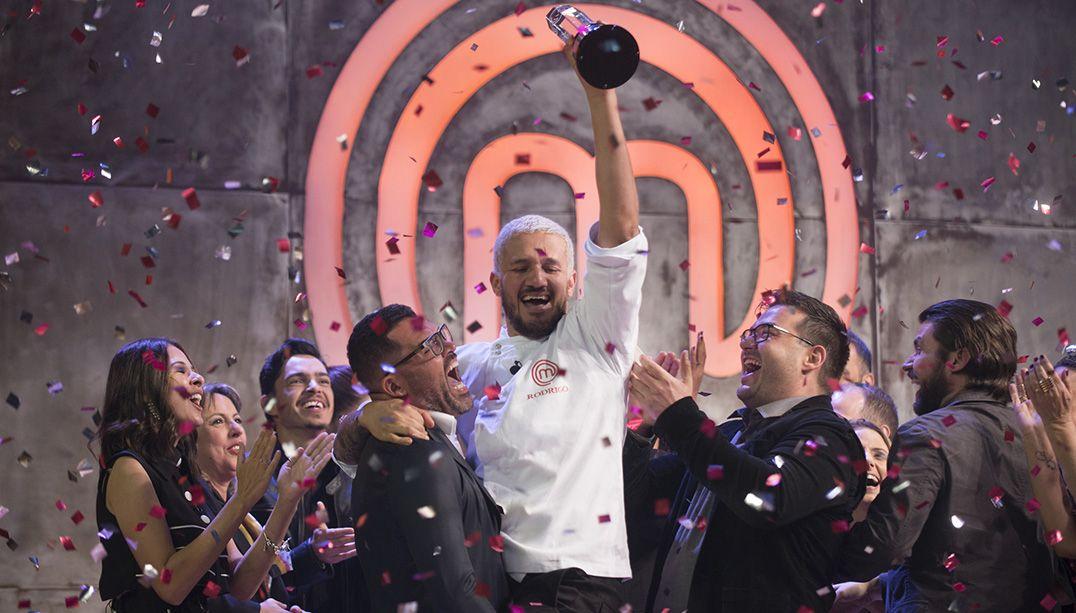 Morador de Carapicuíba, Rodrigo é campeão do “MasterChef”