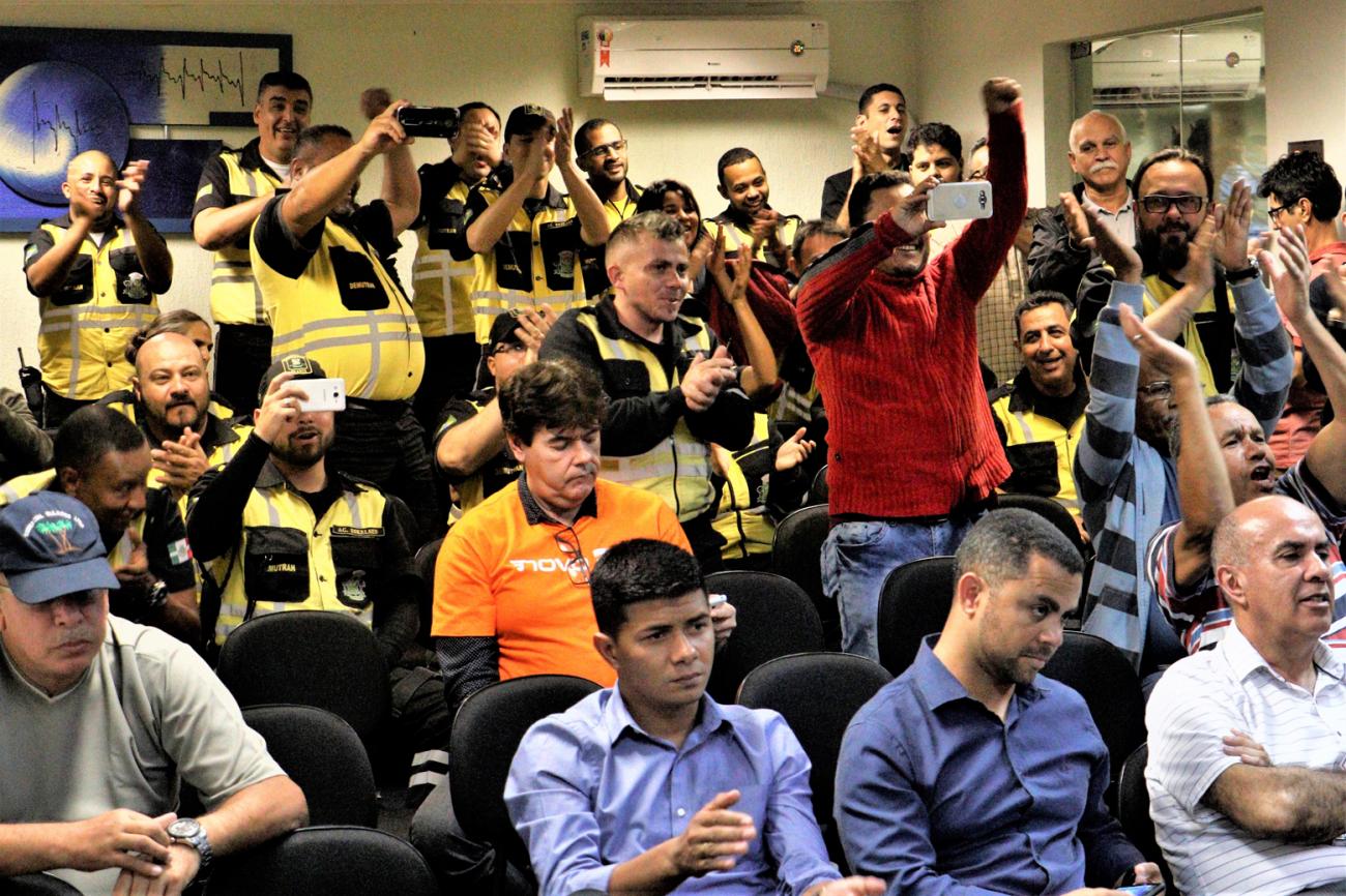Osasco: Legislativo aprova revisão salarial para agentes de trânsito