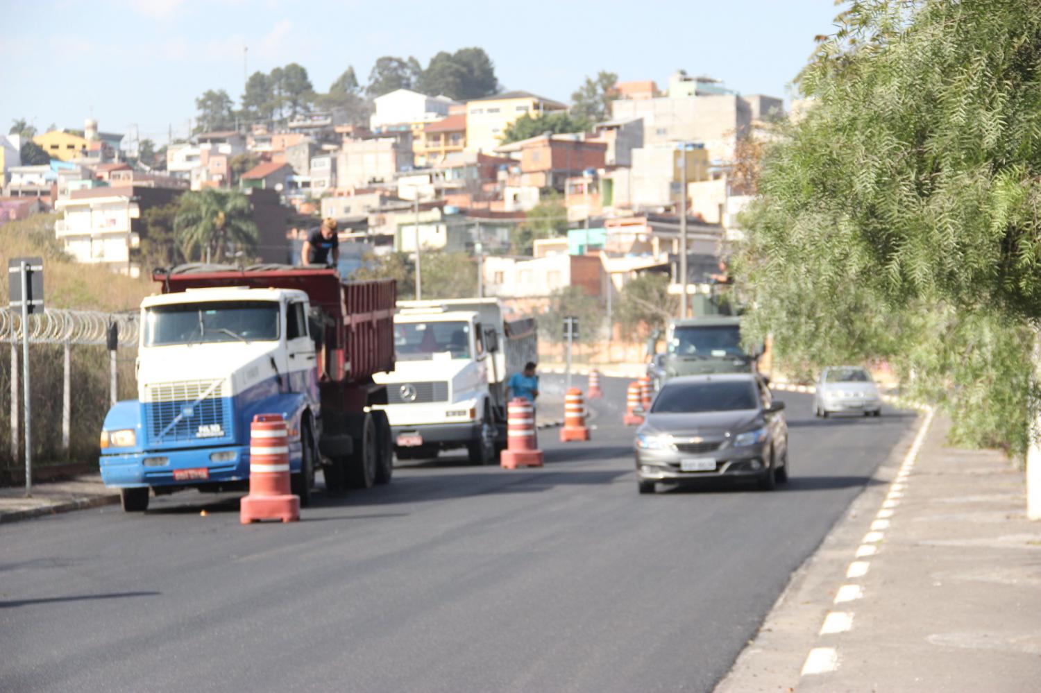 Prefeitura de Barueri executa 126 mil metros lineares de asfalto novo