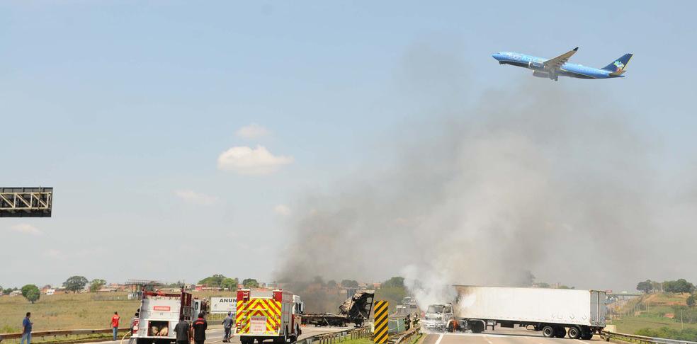 Assalto no Aeroporto de Viracopos deixa 2 baleados e fecha rodovia no interior de SP