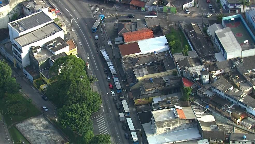 Grupo tenta assaltar banco e bloqueia avenida na Zona Sul de SP