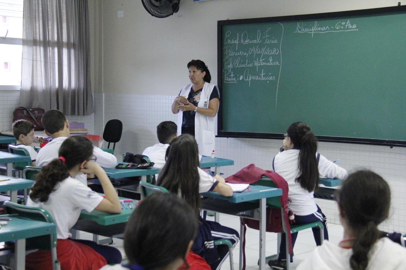 Clima acolhedor e muita organização marcam a volta às aulas na rede de Barueri