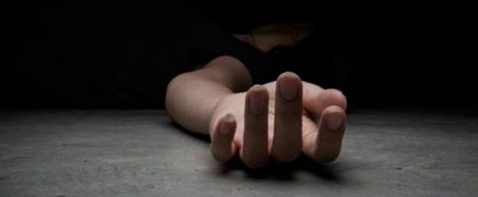 Feminicídio: Marido espanca esposa durante briga, sai de casa, e ela morre ao lado da filha de 3 anos