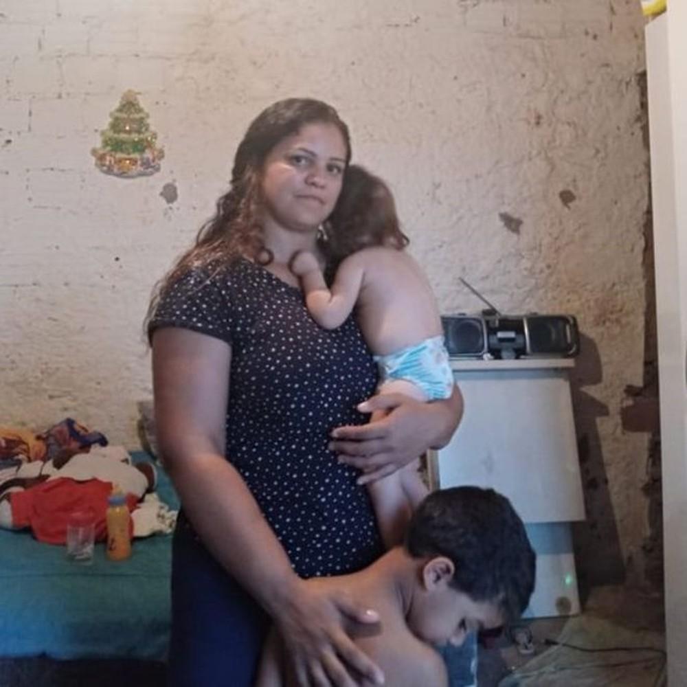 'Não tem comida em casa': o drama das mães de crianças vítimas do zika na fila do INSS