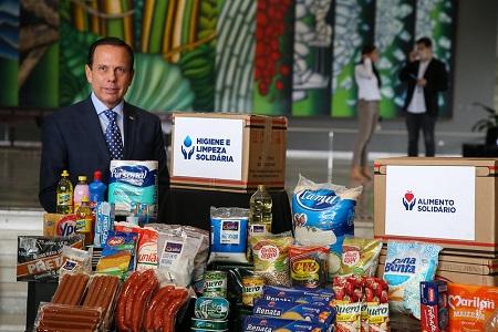 Carapicuíba é a 1ª a receber cestas de alimentos do Estado
