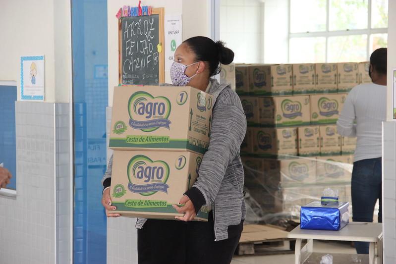 Barueri: Cestas com itens da merenda são distribuídas pela quarta vez