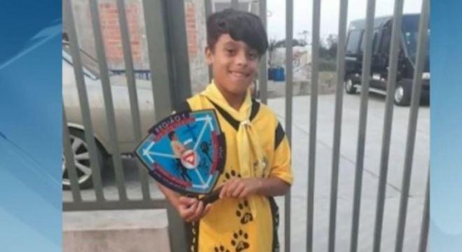 Menino de 14 anos mata irmão de 12 a facadas