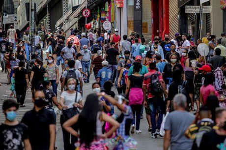 População do Brasil passa de 211,7 milhões de habitantes, estima IBGE
