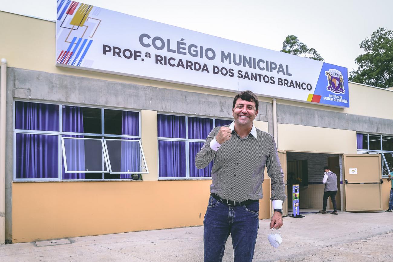 Prefeito Elvis Cezar inaugura novo colégio  Profª Ricarda dos Santos no bairro Chácara Solar em Santana de Parnaíba