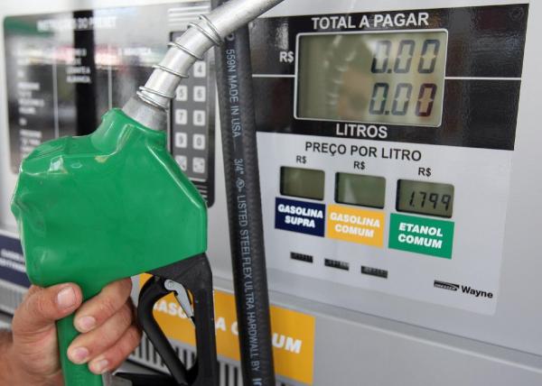 Gasolina fica mais cara a partir de hoje com o segundo reajuste no ano