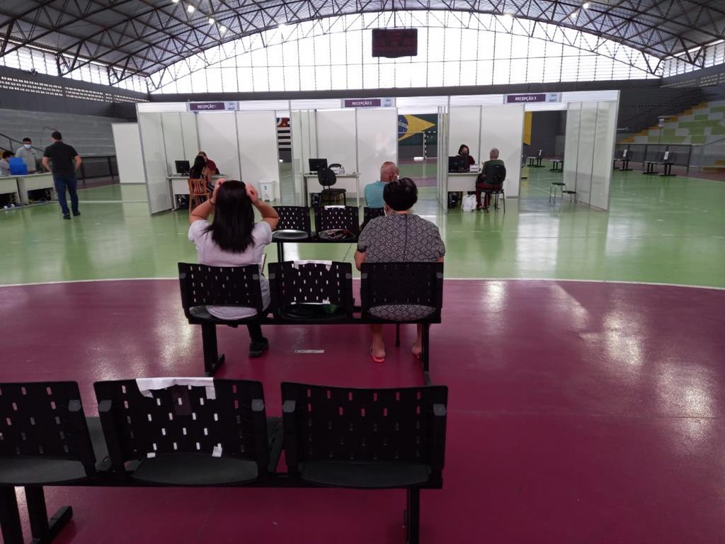 Barueri abre todos os polos de vacinação contra Covid