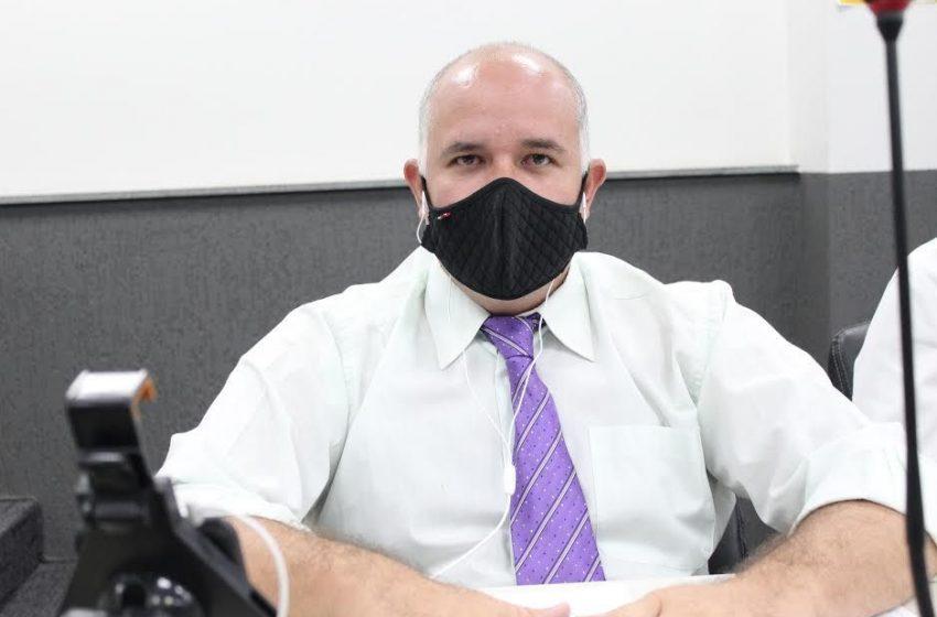 Vereador Prof. Naldo quer prioridade de vacina a coveiros e profissionais de transporte público