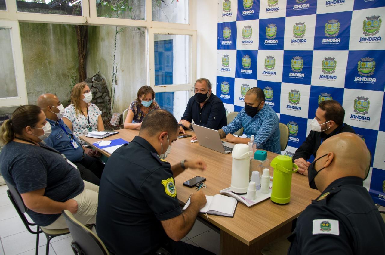 Jandira estuda melhorias no processo de vacinação dos munícipes