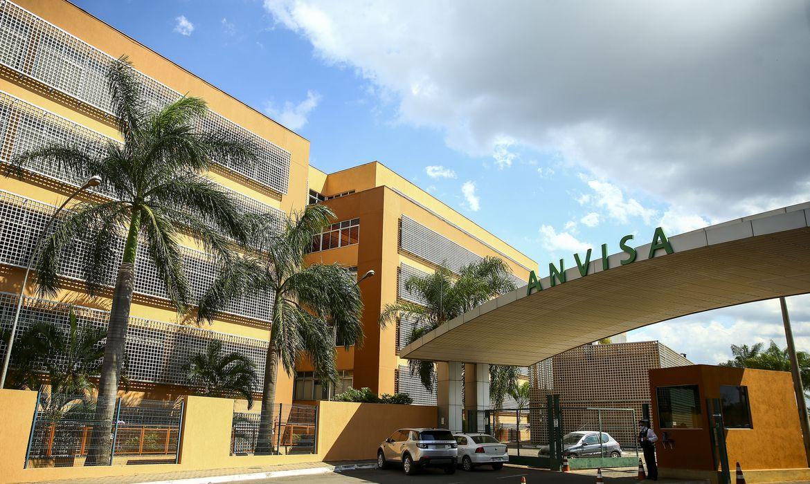 Por unanimidade, Anvisa aprova uso emergencial de coquetel contra a Covid-19