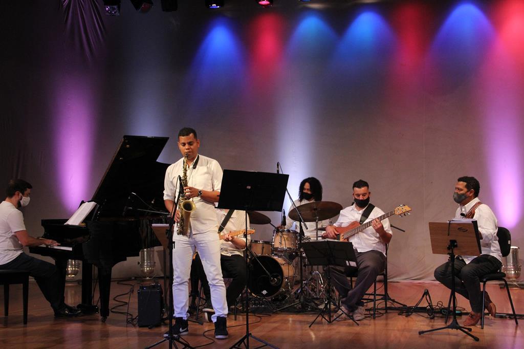 Cultura de Barueri organiza ação em comemoração ao Dia das Mães e show on-line