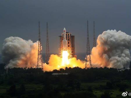 Destroços de foguete chinês caem no Oceano Índico, a oeste do arquipélago das Maldivas