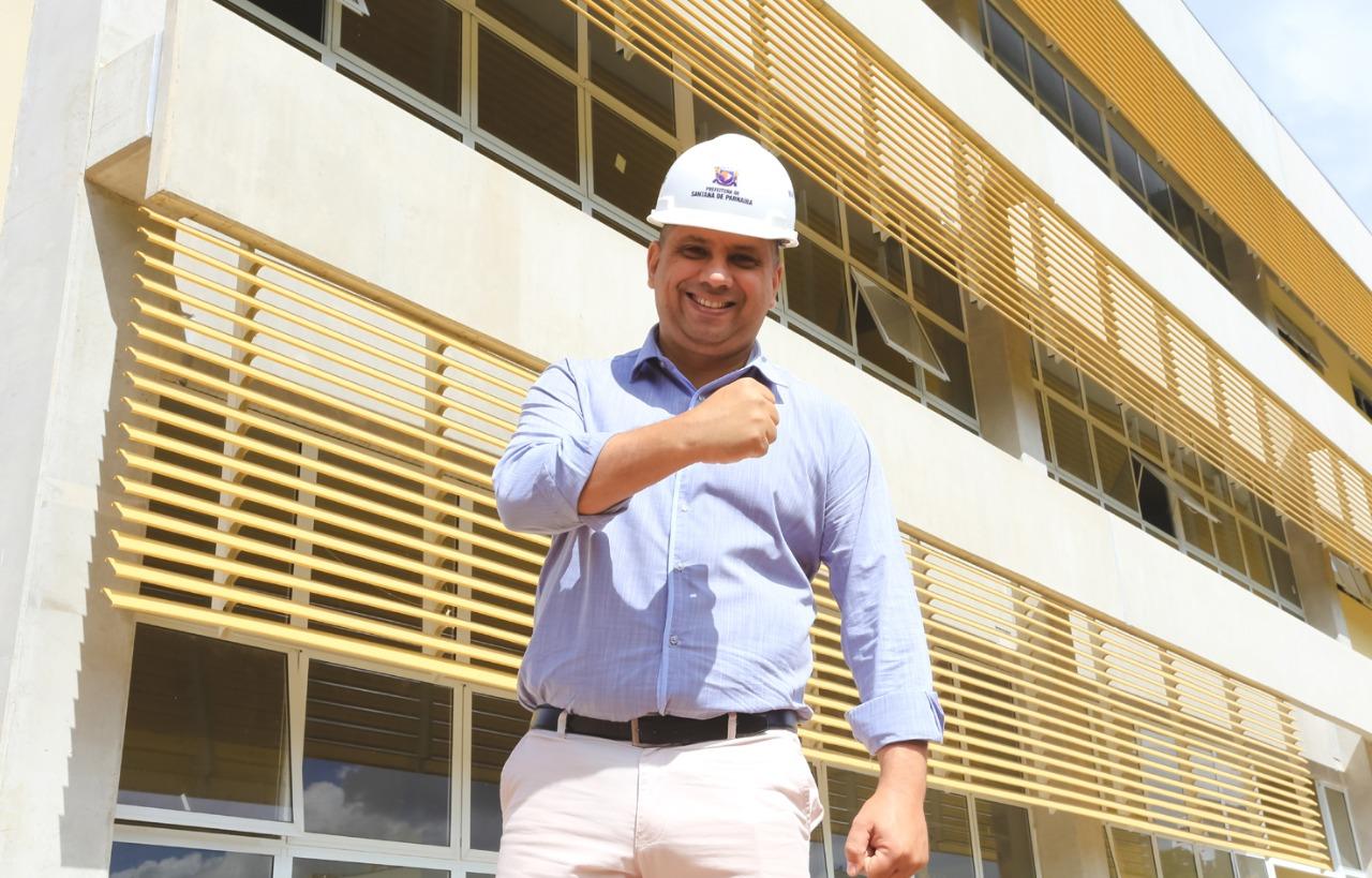 Prefeito Marcos Tonho vistoria Colégio Infantil do Alphaville que entra nos detalhes finais de construção