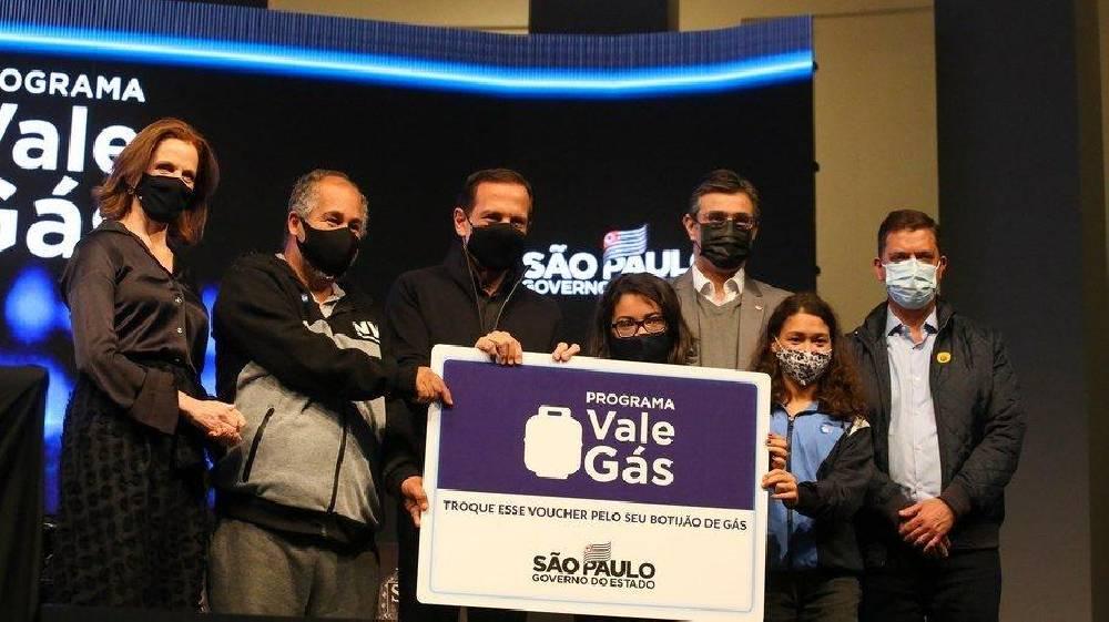 Com as presenças do Prefeito, Marcos Neves (PSDB),Doria e Vinholi, anunciam Vale Gás, com três parcelas de R$ 100