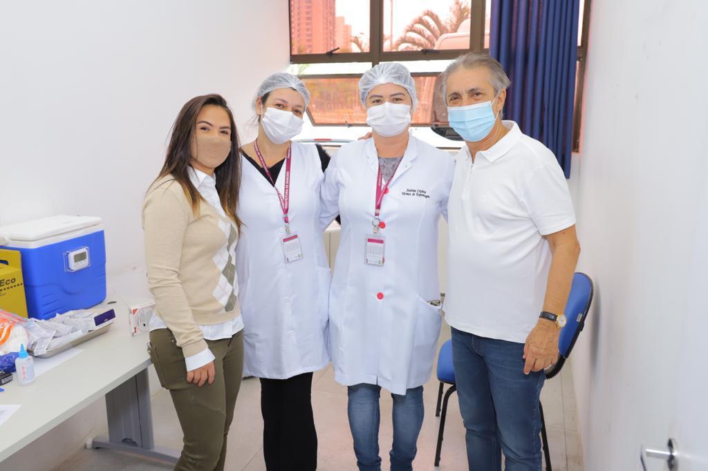 Furlan sai à frente e vacina professores de Barueri