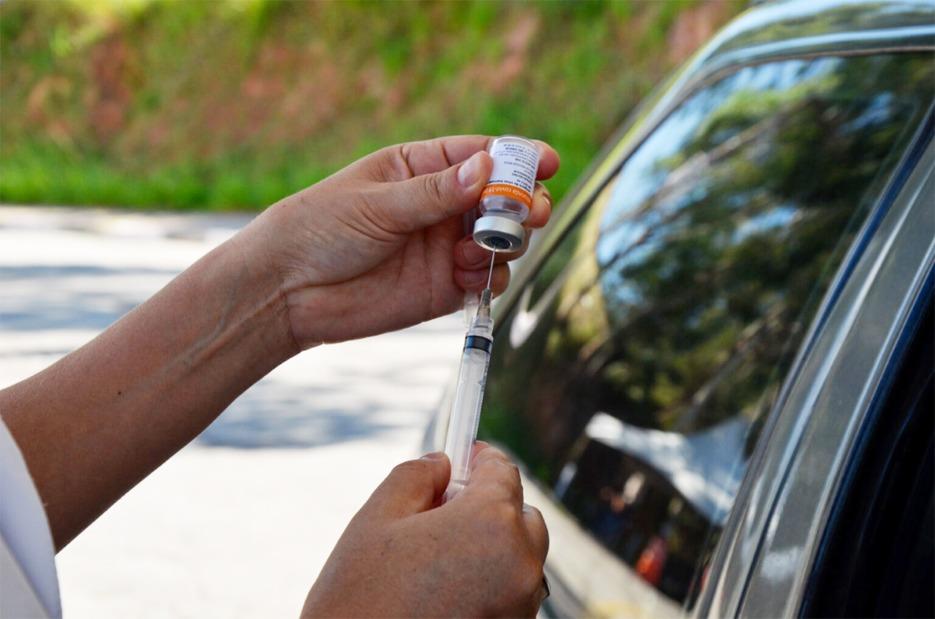 Jandira antecipa vacinação dos Profissionais de Educação com 18 anos ou mais