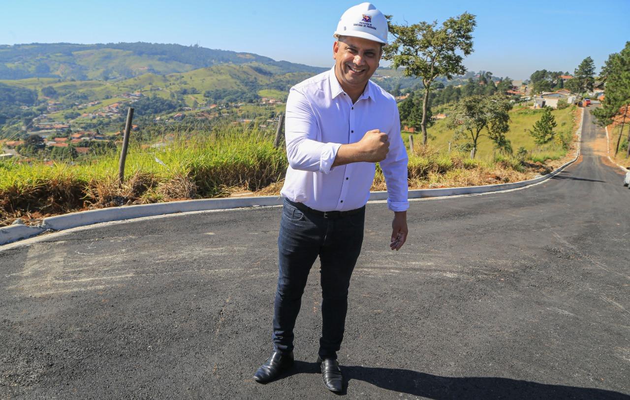 Prefeito Marcos Tonho acompanha pavimentação dos bairros do Cururuquara e Ingaí
