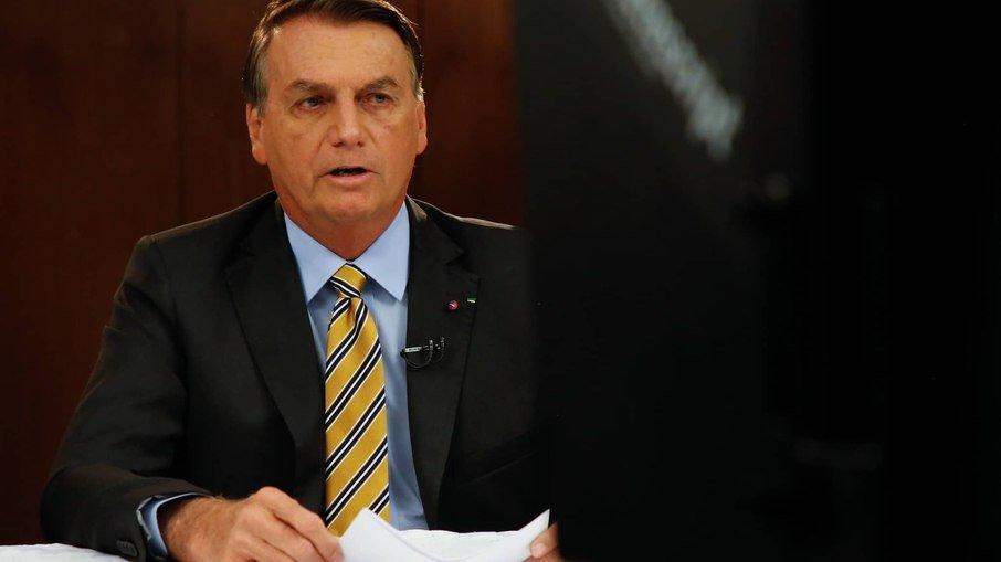 Bolsonaro é internado com fortes dores abdominais