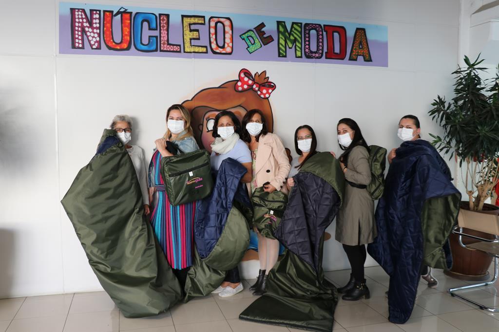 Fundo Social de Barueri e Núcleo de Moda produzem sacos de dormir