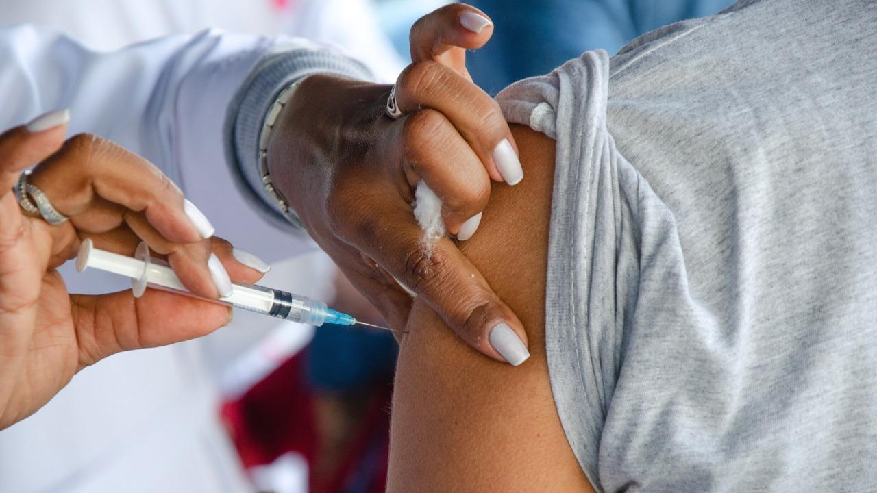 Jandira antecipa vacinação para pessoas com 33 anos ou mais
