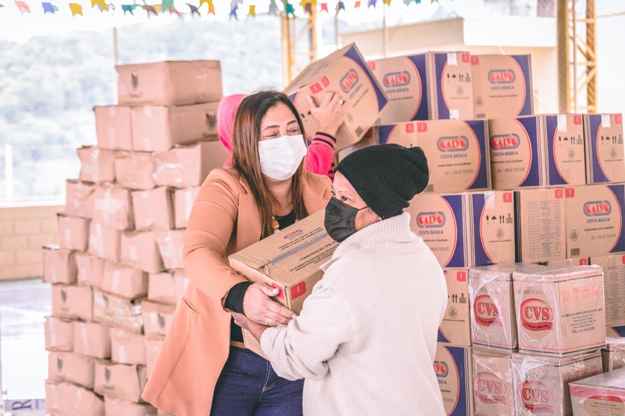 Mega-ação do Fundo Social de Solidariedade de Santana de Parnaíba doa 2.000 cestas básicas a quem mais precisa