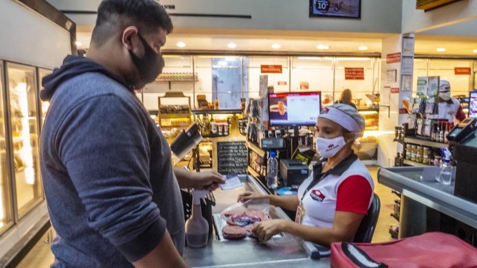 Açougue dá desconto a vacinados contra Covid-19: 'queremos incentivar as pessoas a se imunizarem'