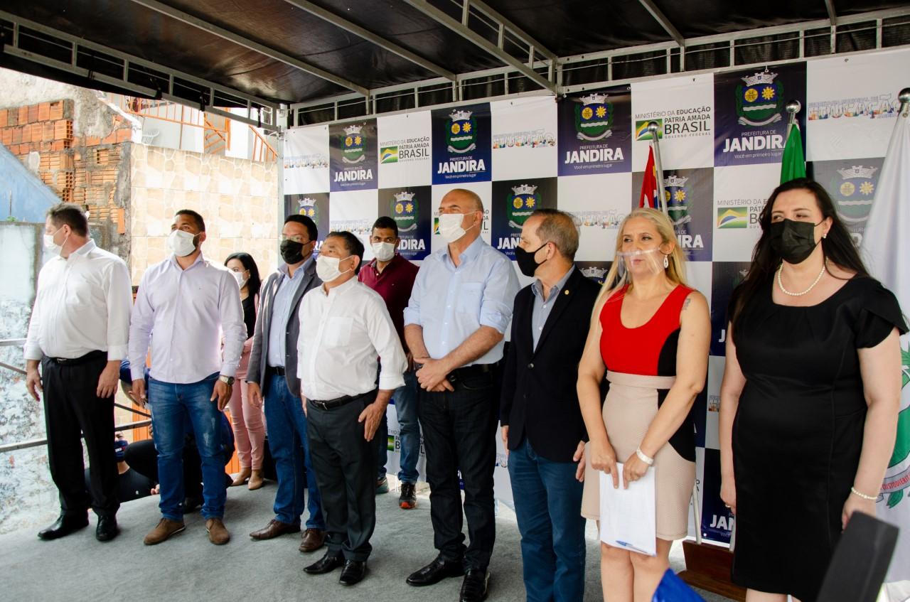 Jandira inaugura nova escola, com a presença do Ministro da Educação do Brasil