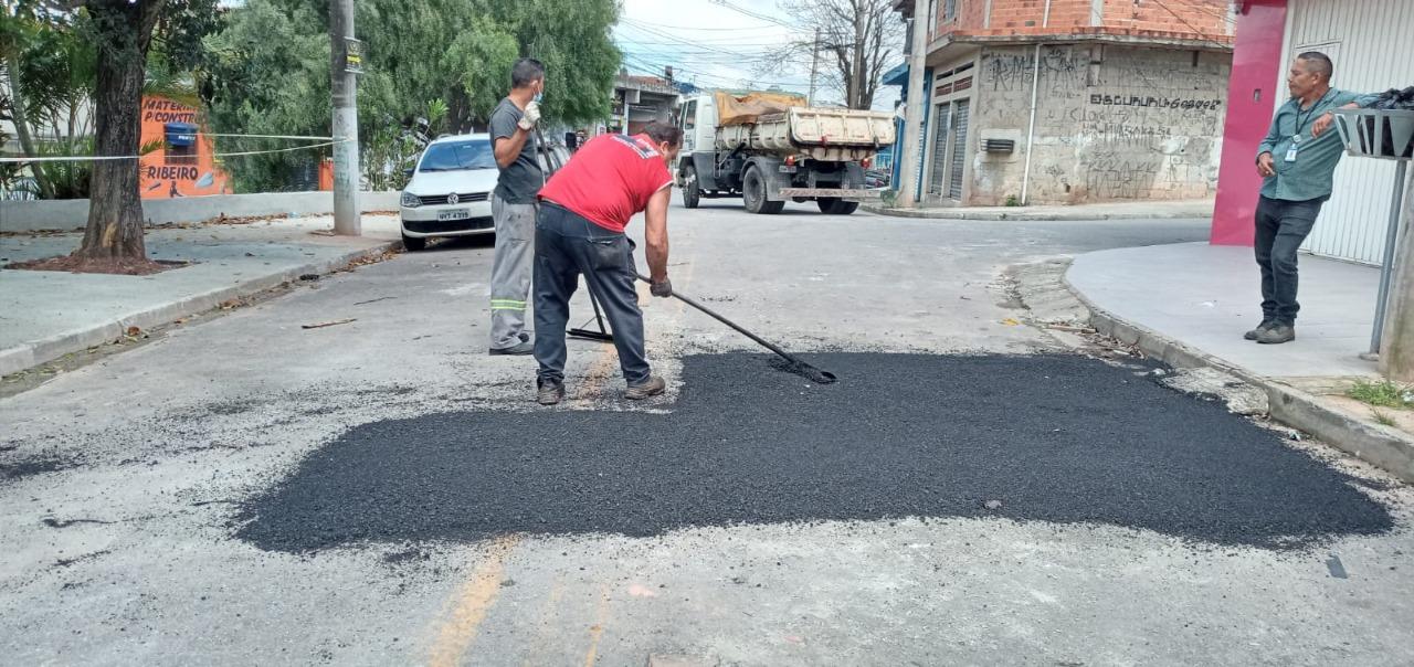 Jandira realiza operação ‘tapa buraco’