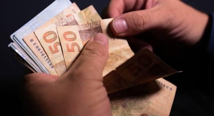 2ª parcela do 13º salário deve ser paga até esta segunda-feira